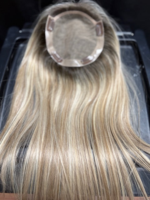Hillary Topper de Cabello Humano de Lujo